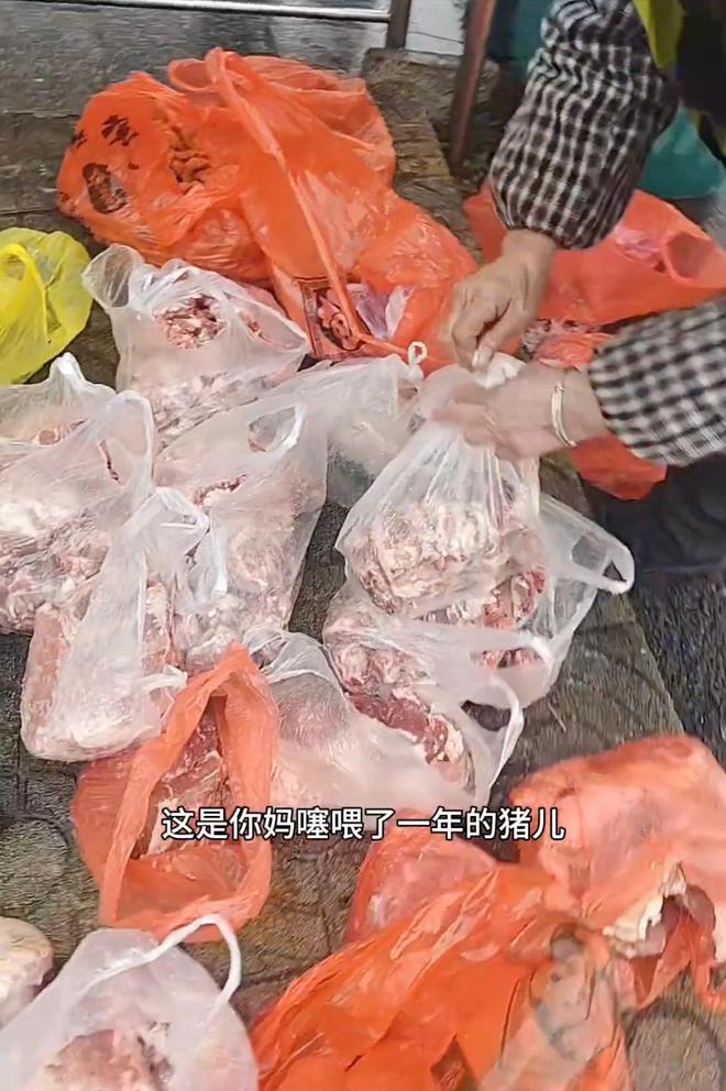 beat365痛心！父母“舍不得吃”的食物被子女们遗弃在服务区的垃圾桶里(图6)