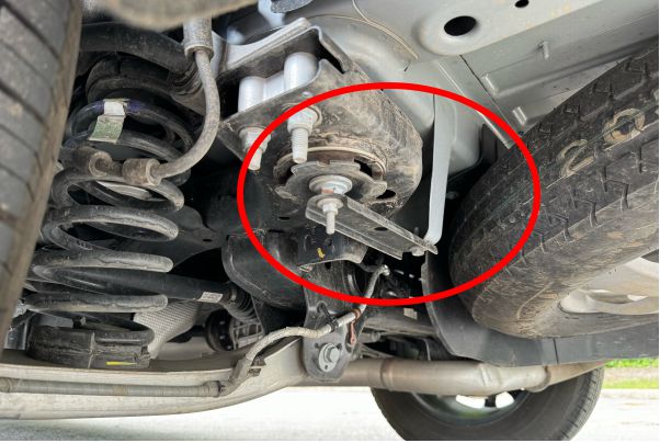 beat365海外评测Jeep大切诺基：和品牌一样都被搞砸了｜驾仕阅读(图21)