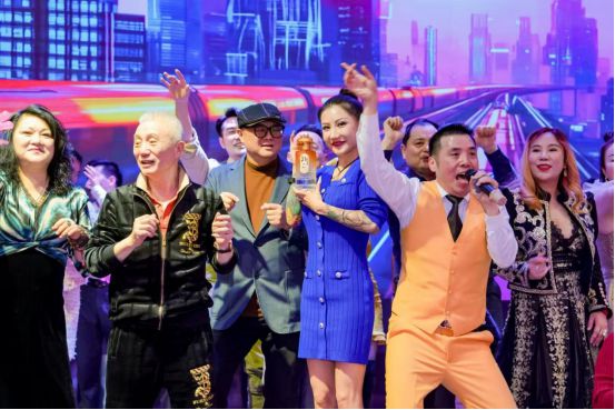 beat365官方最新版中国酱酒新力量·冲锋熊猫筑梦启航首发盛典暨迎新跨年晚会(图11)