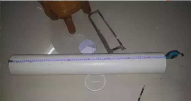 beat365官方最新版家里的PVC管不要扔挖几个洞就能在阳台种菜邻居都上门取经(图2)